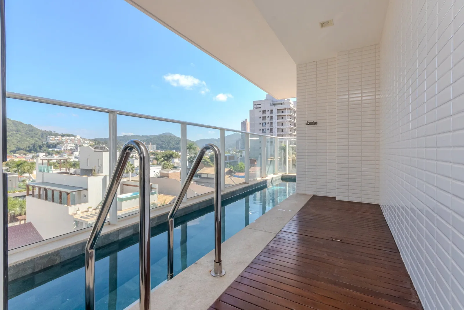 Apartamento de Alto Padrão Na Quadra Mar da Praia Brava