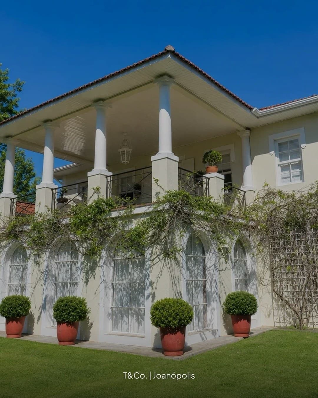 Sítio com Casarão Histórico à venda em Joanópolis/SP
R$ 7.000.000,00 | 4 Suítes | 20 Vagas | 1.200m² Área Construída |